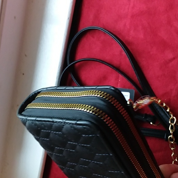 🎆Sale NEW with Tags and Condition Vera New York Black/Gold Crossbody - Picture 7 of 11